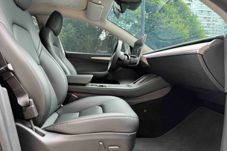 Used Tesla Model Y 2024 Rear-Wheel-Drive Version Interior 4
