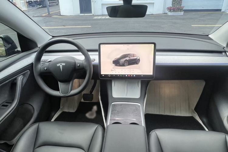 Used Tesla Model Y 2024 Rear-Wheel-Drive Version Interior 4