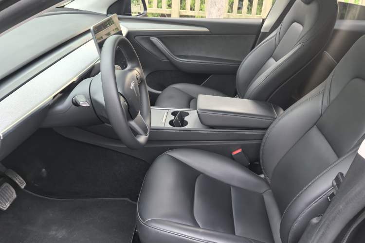 Used Tesla Model Y 2024 Rear-Wheel-Drive Version Interior 4