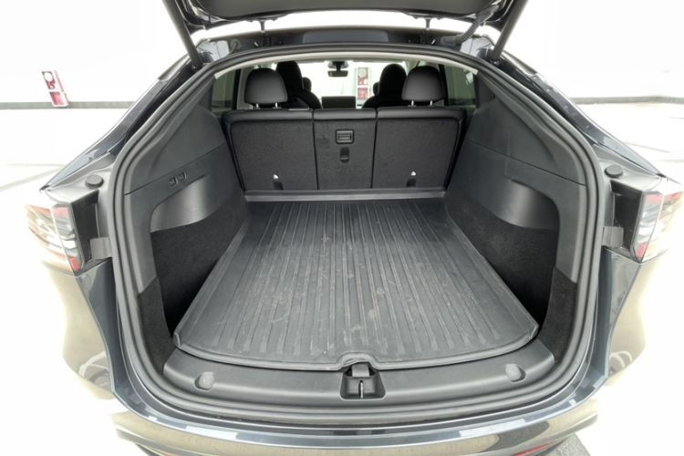 Used Tesla Model Y 2024 Rear-Wheel-Drive Version Interior 4