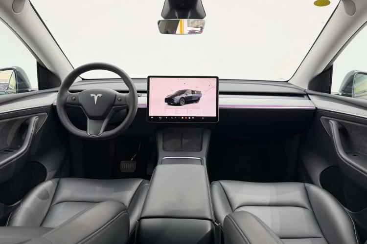 Used Tesla Model Y 2024 Rear-Wheel-Drive Version Interior 4