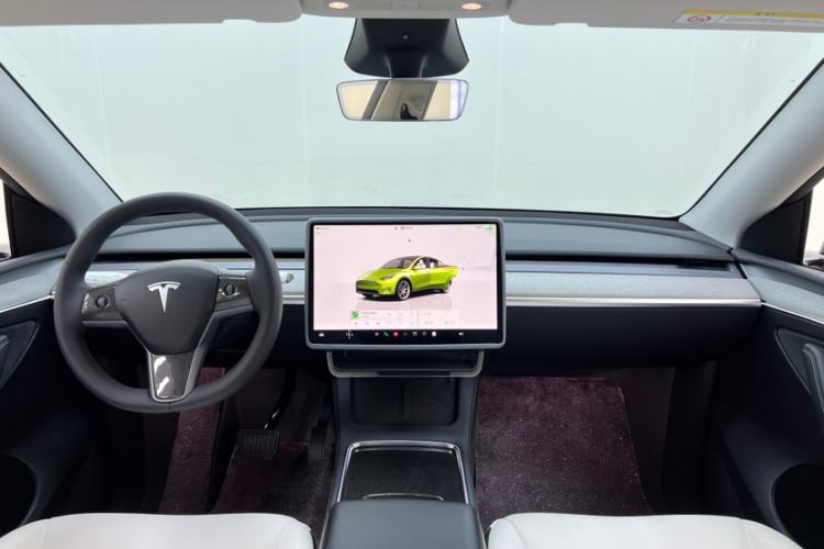 Used Tesla Model Y 2024 Long-Range All-Wheel-Drive Version Interior 4