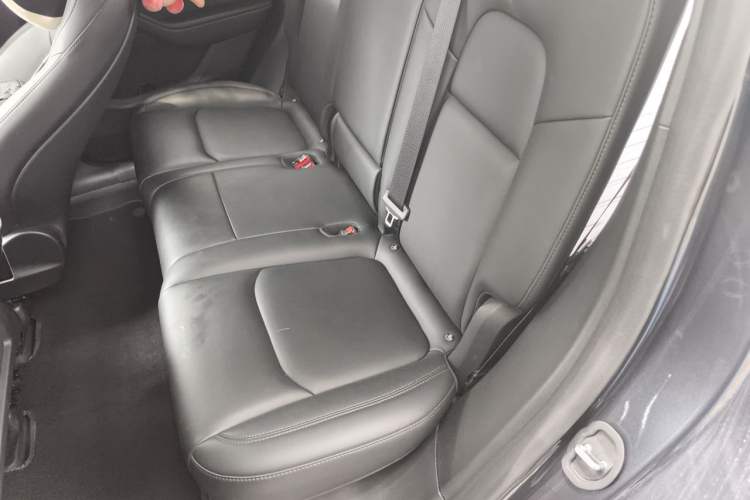 Used Tesla Model Y 2024 Long-Range All-Wheel-Drive Version Interior 4