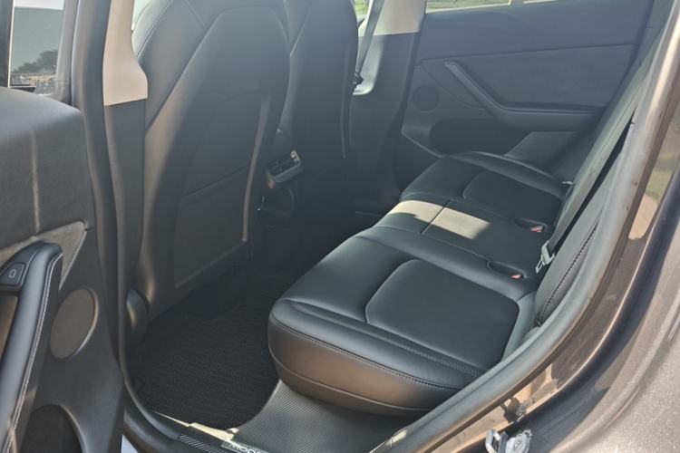 Used Tesla Model Y 2024 Rear-Wheel-Drive Version Interior 4