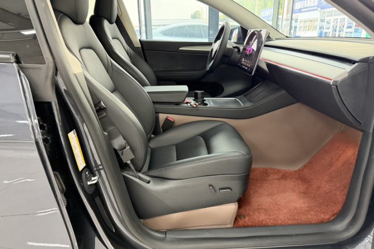 Used Tesla Model Y 2024 Rear-Wheel-Drive Version Interior 4