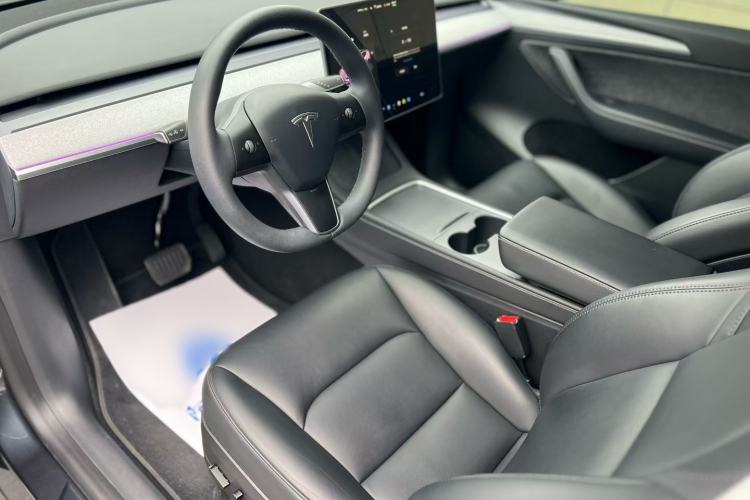 Used Tesla Model Y 2024 Rear-Wheel-Drive Version Interior 4