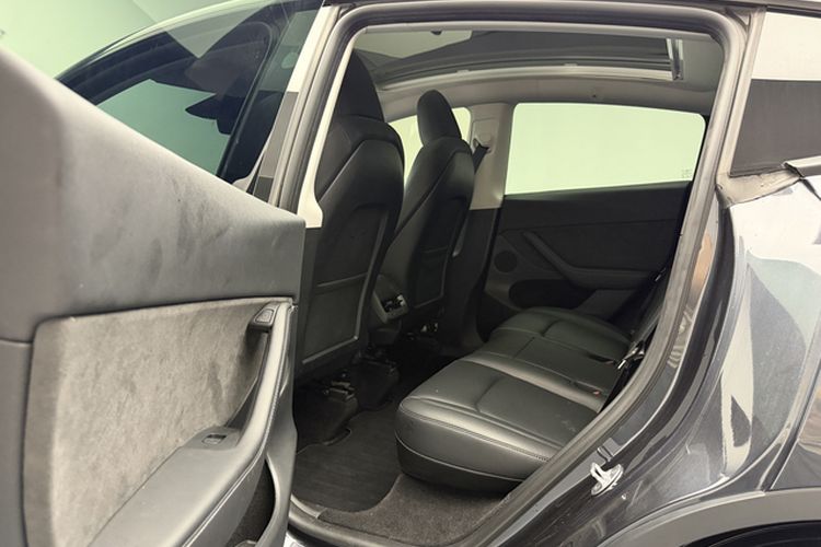 Used Tesla Model Y 2024 Rear-Wheel-Drive Version Interior 4