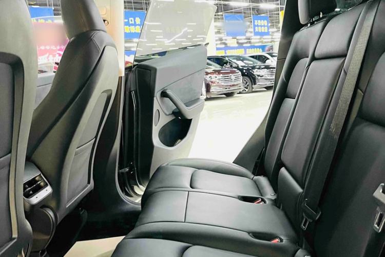 Used Tesla Model Y 2024 Rear-Wheel-Drive Version Interior 4