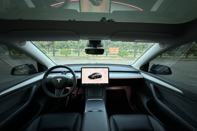 Used Tesla Model Y 2024 Rear-Wheel-Drive Version Interior 4