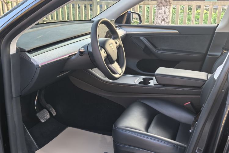 Used Tesla Model Y 2024 Rear-Wheel-Drive Version Interior 5