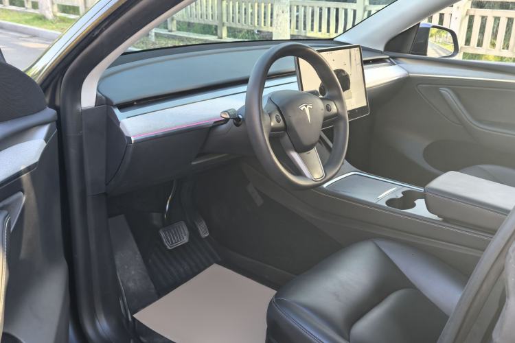 Used Tesla Model Y 2024 Rear-Wheel-Drive Version Interior 5