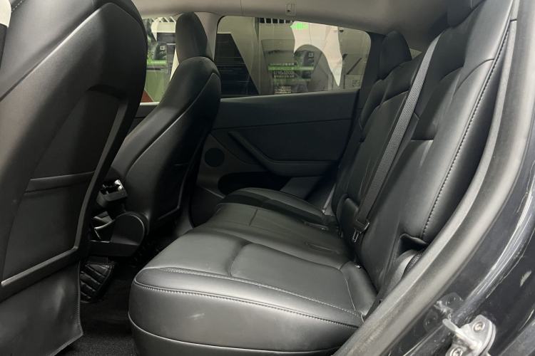 Used Tesla Model Y 2024 Long-Range All-Wheel-Drive Version Interior 5