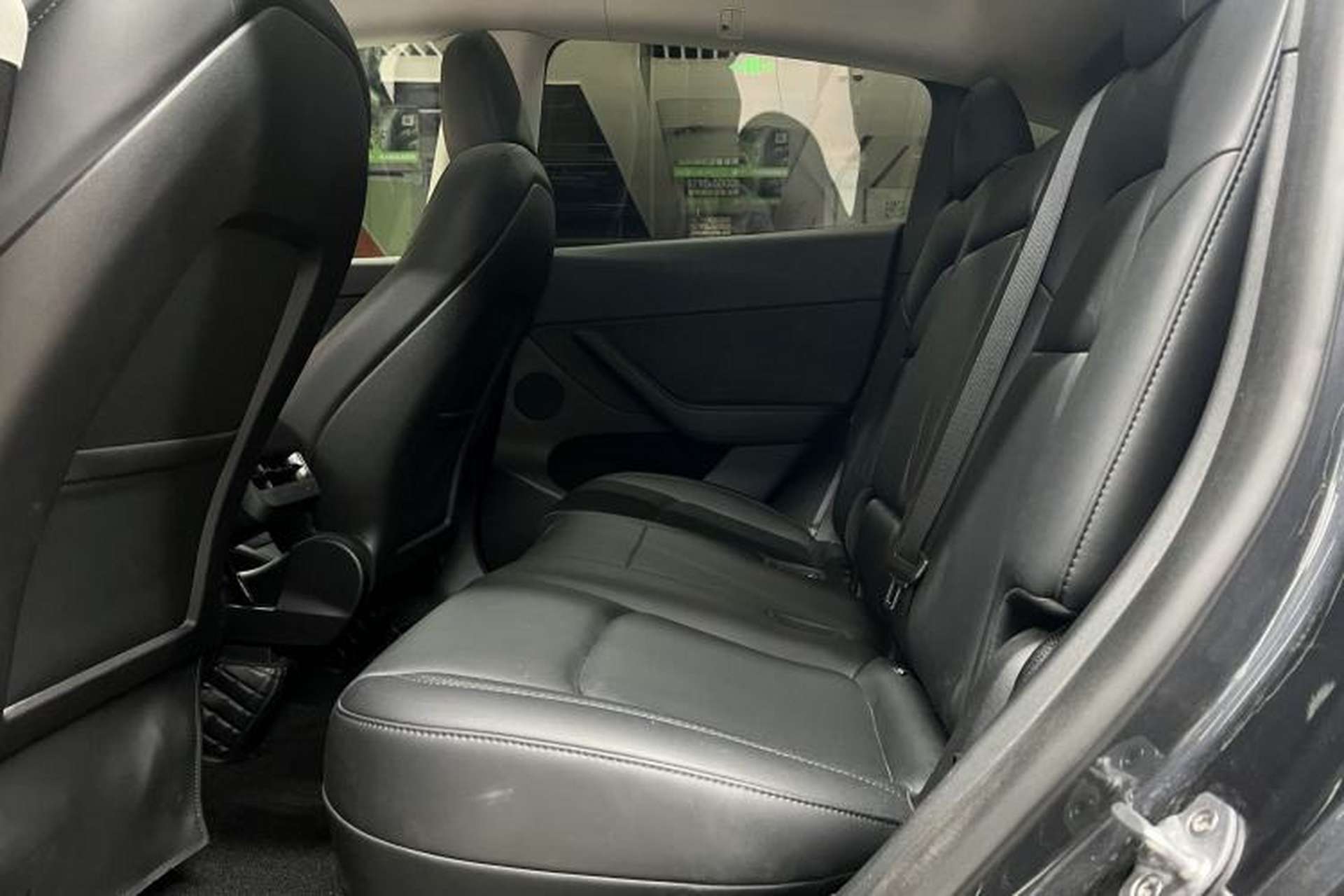 Used Tesla Model Y 2024 Long-Range All-Wheel-Drive Version Interior 5