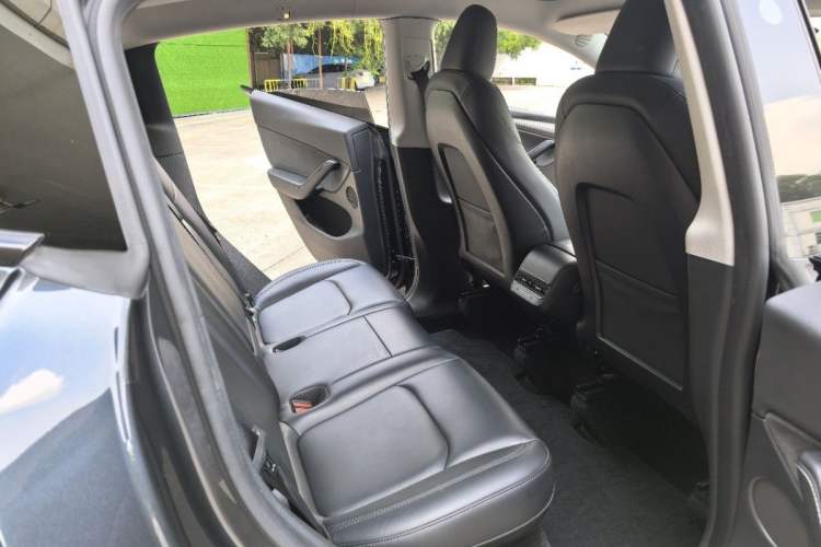 Used Tesla Model Y 2024 Rear-Wheel-Drive Version Interior 5