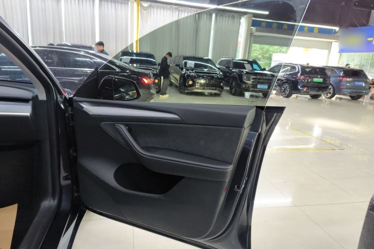 Used Tesla Model Y 2024 Rear-Wheel-Drive Version Interior 5