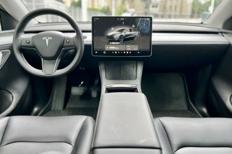 Used Tesla Model Y 2024 Rear-Wheel-Drive Version Interior 5