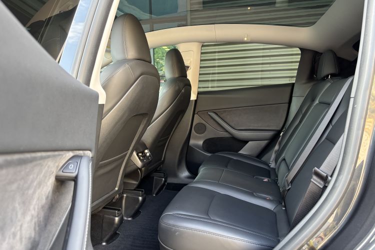 Used Tesla Model Y 2024 Rear-Wheel-Drive Version Interior 5