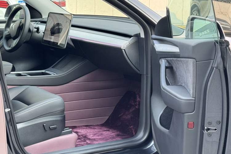 Used Tesla Model Y 2024 Rear-Wheel-Drive Version Interior 5
