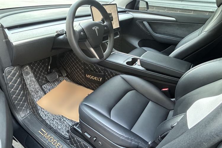 Used Tesla Model Y 2024 Rear-Wheel-Drive Version Interior 5