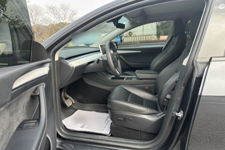 Used Tesla Model Y 2024 Rear-Wheel-Drive Version Interior 5