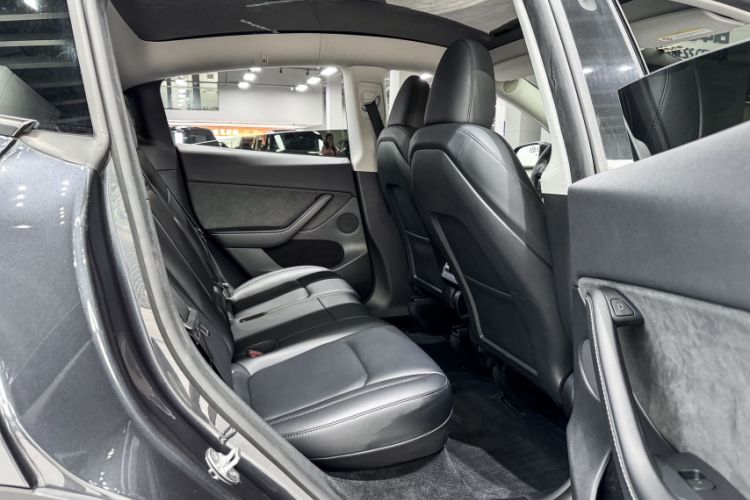 Used Tesla Model Y 2024 Rear-Wheel-Drive Version Interior 5