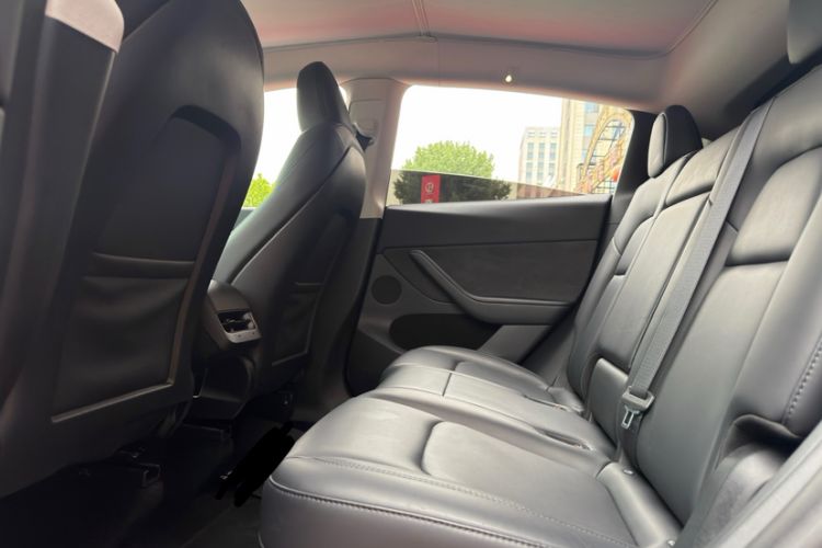 Used Tesla Model Y 2024 Rear-Wheel-Drive Version Interior 5