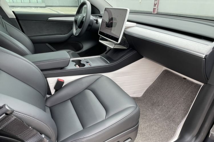 Used Tesla Model Y 2024 Rear-Wheel-Drive Version Interior 5