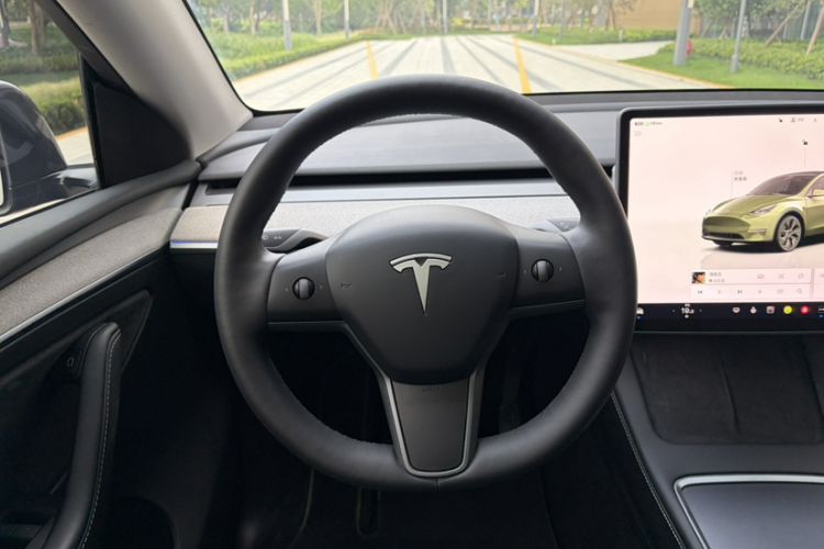 Used Tesla Model Y 2024 Rear-Wheel-Drive Version Interior 5