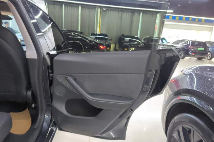 Used Tesla Model Y 2024 Rear-Wheel-Drive Version Interior 6
