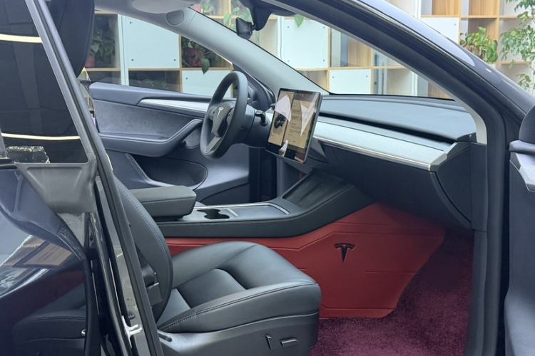 Used Tesla Model Y 2024 Rear-Wheel-Drive Version Interior 6