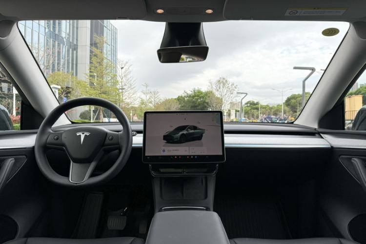 Used Tesla Model Y 2024 Rear-Wheel-Drive Version Interior 6