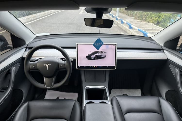Used Tesla Model Y 2024 Rear-Wheel-Drive Version Interior 6