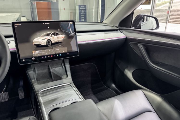 Used Tesla Model Y 2024 Rear-Wheel-Drive Version Interior 6