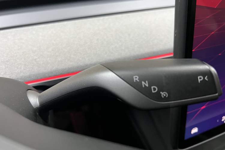 Used Tesla Model Y 2024 Long-Range All-Wheel-Drive Version Interior 7