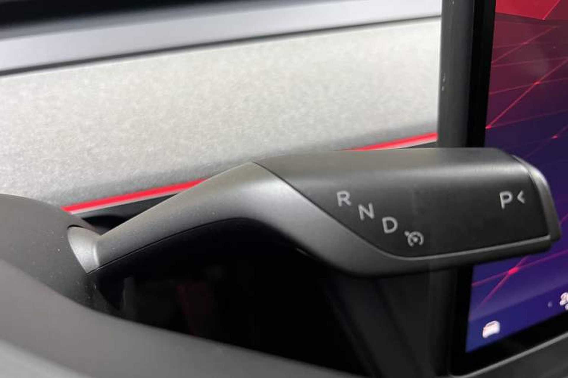 Used Tesla Model Y 2024 Long-Range All-Wheel-Drive Version Interior 7