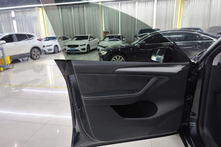 Used Tesla Model Y 2024 Rear-Wheel-Drive Version Interior 7