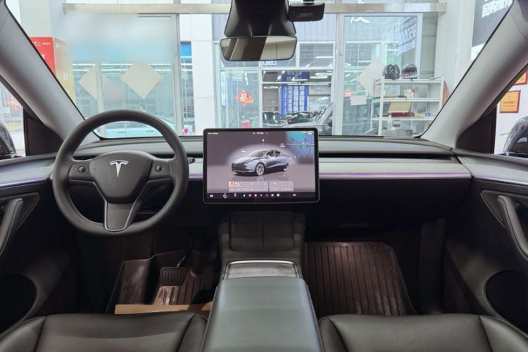 Used Tesla Model Y 2024 Long-Range All-Wheel-Drive Version Interior 7