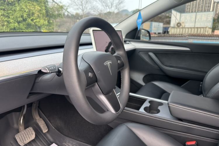 Used Tesla Model Y 2024 Rear-Wheel-Drive Version Interior 7