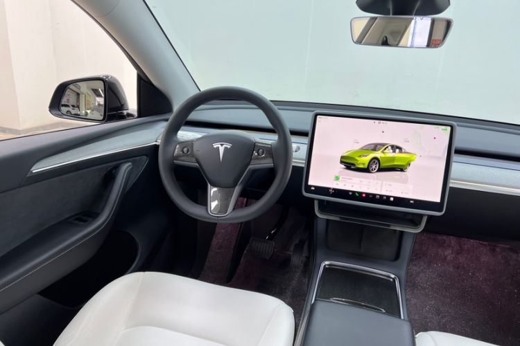 Used Tesla Model Y 2024 Long-Range All-Wheel-Drive Version Interior 7