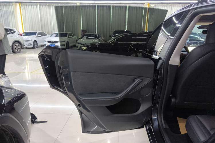 Used Tesla Model Y 2024 Rear-Wheel-Drive Version Interior 8