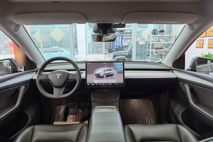 Used Tesla Model Y 2024 Long-Range All-Wheel-Drive Version Interior 8