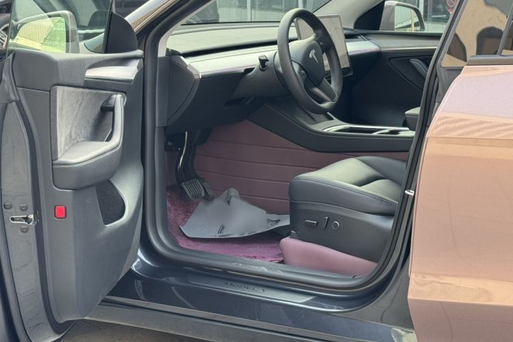 Used Tesla Model Y 2024 Rear-Wheel-Drive Version Interior 8