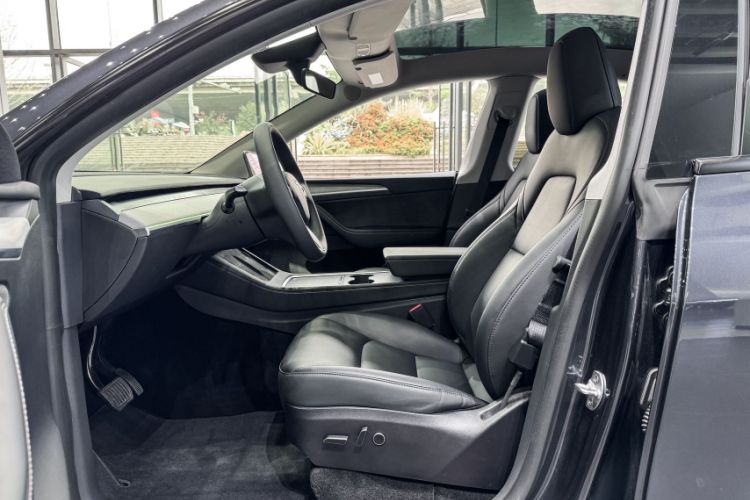 Used Tesla Model Y 2024 Rear-Wheel-Drive Version Interior 8