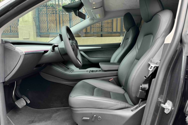 Used Tesla Model Y 2024 Rear-Wheel-Drive Version Interior 8