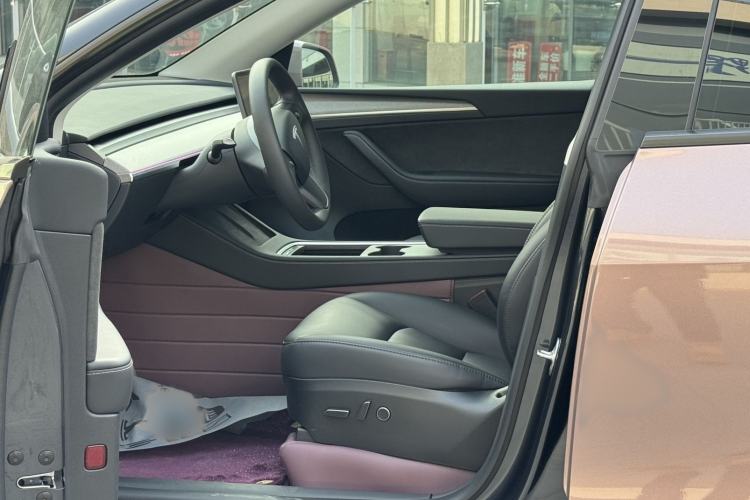 Used Tesla Model Y 2024 Rear-Wheel-Drive Version Interior 9