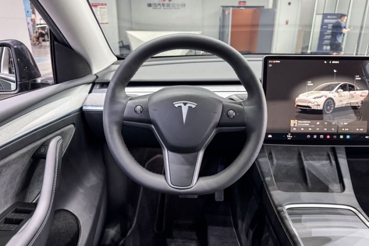 Used Tesla Model Y 2024 Rear-Wheel-Drive Version Interior 9
