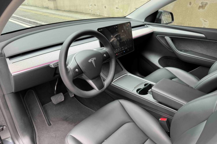 Used Tesla Model Y 2024 Rear-Wheel-Drive Version Interior 9