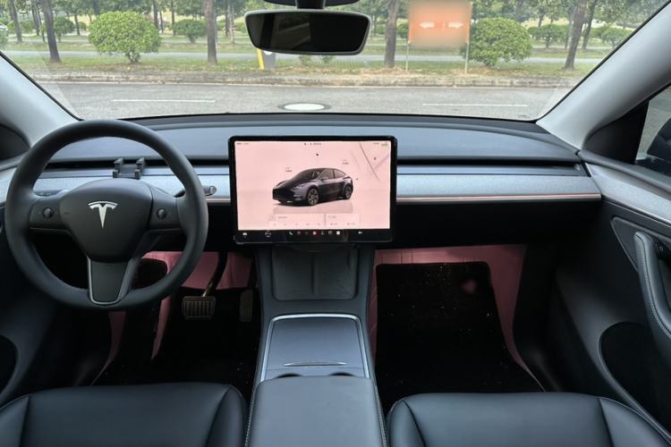Used Tesla Model Y 2024 Rear-Wheel-Drive Version Interior 9
