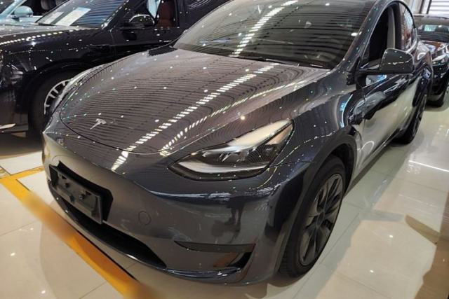 Tesla Model Y 2024 Rear-Wheel-Drive Version с пробегом