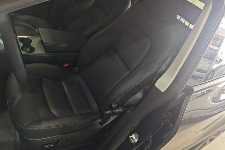 Used Tesla Model Y 2024 Rear-Wheel-Drive Version Left Front Seat